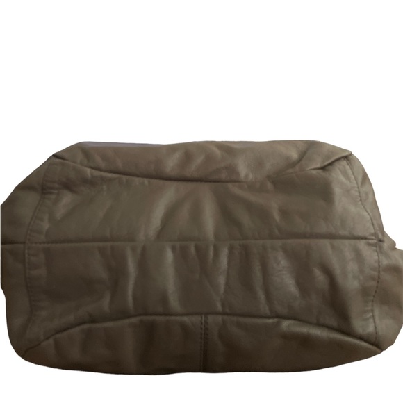 🔥BCBG Hobo Bag🔥 - Picture 2 of 3